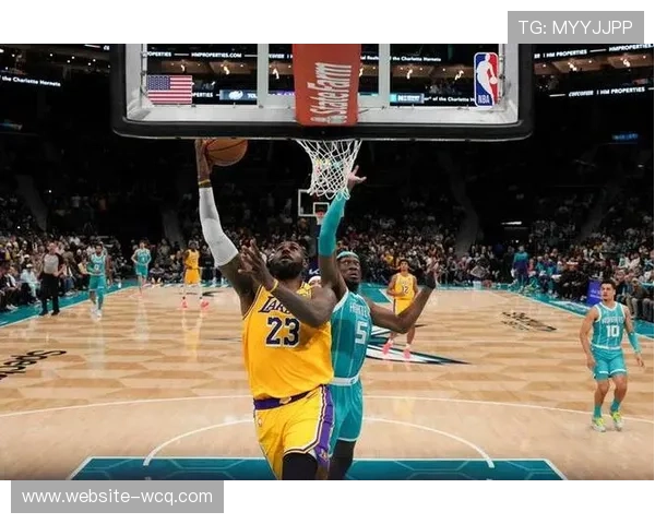 湖人不敌黄蜂遭遇连败，内线优势未能转化为胜势